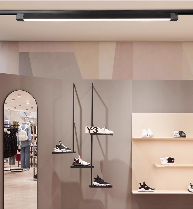 Светильник трековый SAPFIRE SPF-9643 ЧЕРНЫЙ ` 1/LED/60W/4500K 870*35*32mm неповоротный CASPER 25-01